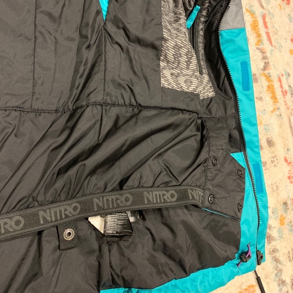 Nitro ski/snowboard jacket - Picture 2 of 6